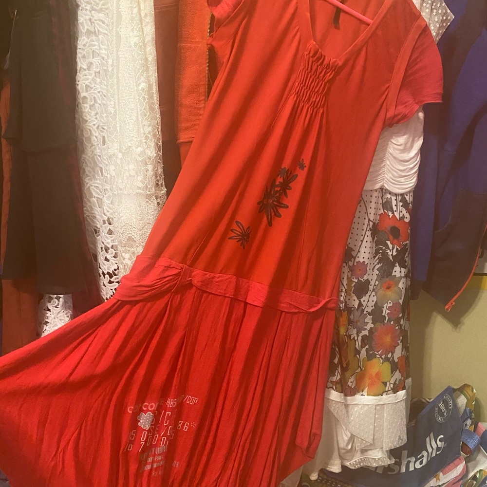 2 absolutely stunning European dresses - Picture 2 of 4